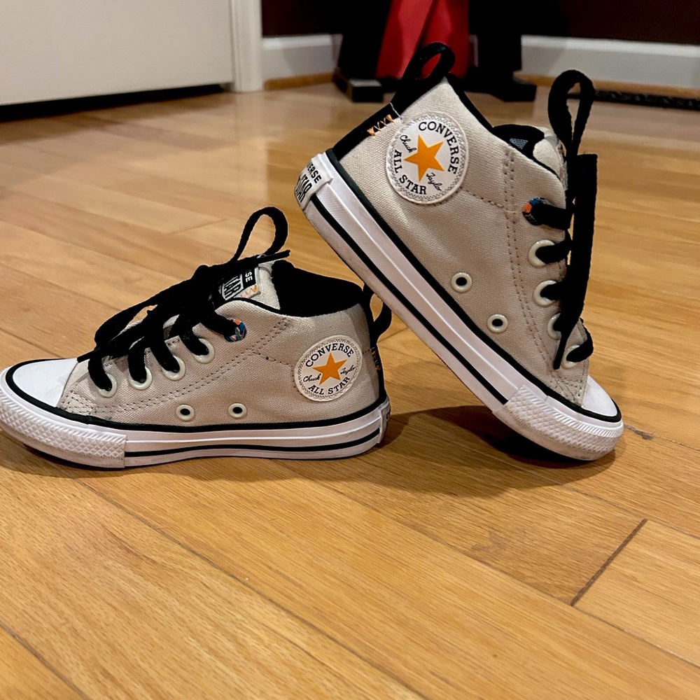 Toddler size 11 converse